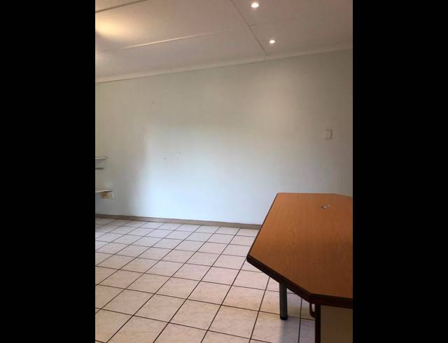 2 BEDROOM PROPERTY TO RENT IN MEER EN SEE